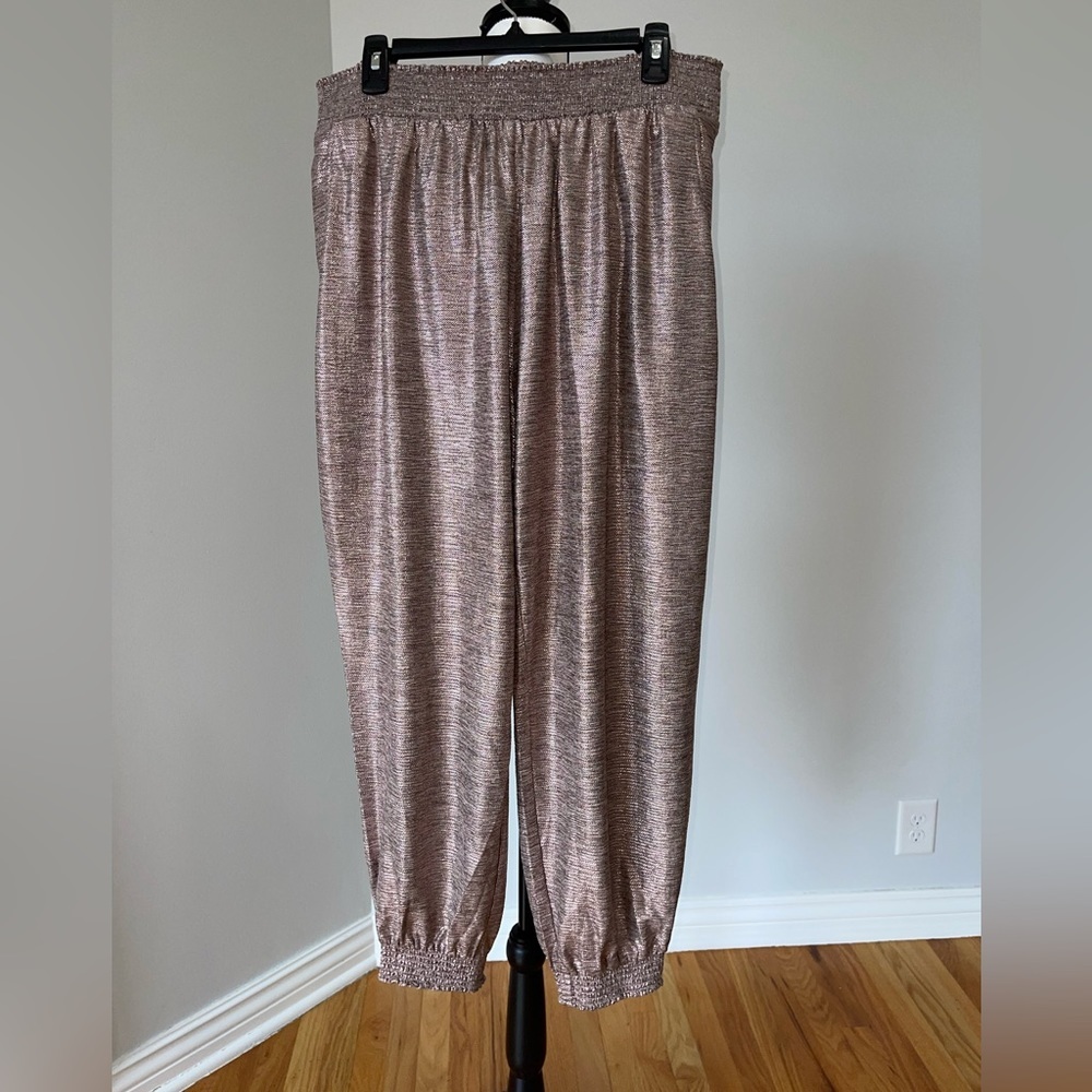 Athropologie Rose Gold Metallic Shimmer Harem Joggers in a size 1X pull on pants